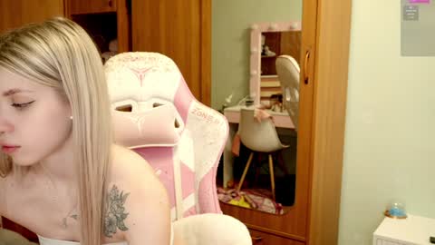 Holly online show from 01/07/25, 06:24