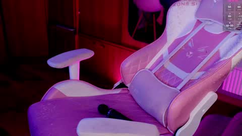 Holly online show from 02/27/25, 10:20