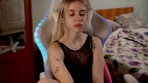 Holly online show from 03/12/26, 07:31