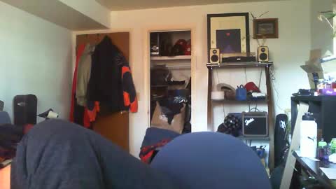 Snapshot of hobbes80 chatting on 12/31/24, 08:12 hobbes80 online show from 12/31/24, 08:12