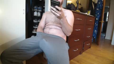 Snapshot of hockeyplayer206850 chatting on 12/10/24, 03:55 Hockey Player online show from 12/10/24, 03:55