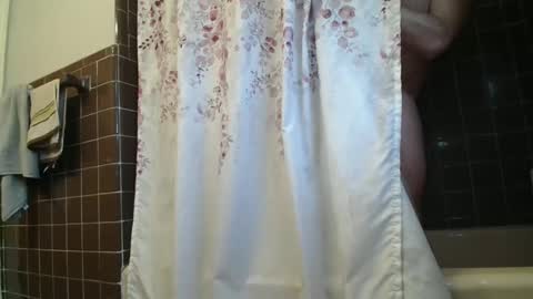 Snapshot of hockeyplayer206850 chatting on 01/17/25, 03:53 Hockey Player online show from 01/17/25, 03:53