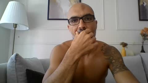 Snapshot of hocus44 chatting on 07/19/26, 09:35 Arthur online show from 07/19/26, 09:35