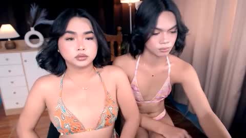Snapshot of hoellygia chatting on 03/17/26, 08:06 IM NEW HERE ITS ME GIA online show from 03/17/26, 08:06