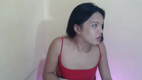 Snapshot of hoelyguine chatting on 03/18/26, 03:26 Guinevere3 online show from 03/18/26, 03:26