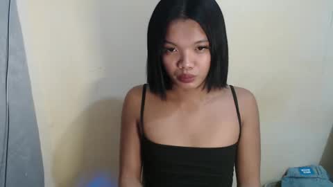 Snapshot of hoelyguine chatting on 04/03/26, 04:43 Guinevere3 online show from 04/03/26, 04:43