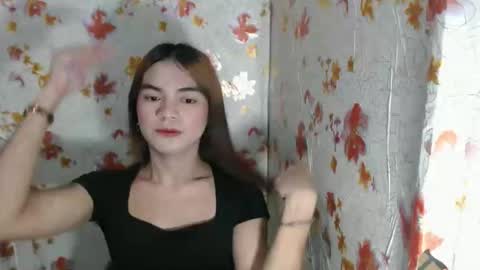 Snapshot of hoelykarina chatting on 03/08/26, 02:21 Karina3 online show from 03/08/26, 02:21