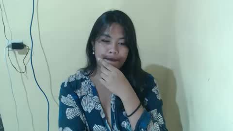 Snapshot of hoelylayla chatting on 04/11/26, 03:38 Layla3 online show from 04/11/26, 03:38