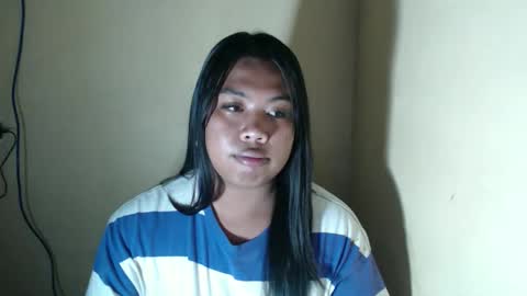 Snapshot of hoelylayla chatting on 04/16/26, 04:24 Layla3 online show from 04/16/26, 04:24