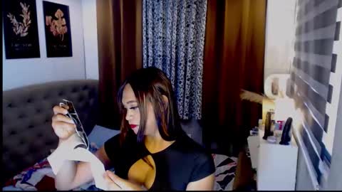 Snapshot of hoelymarie chatting on 04/20/26, 04:37 hoelymarie online show from 04/20/26, 04:37