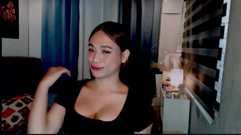 Snapshot of hoelymarie chatting on 05/02/26, 03:22 hoelymarie online show from 05/02/26, 03:22