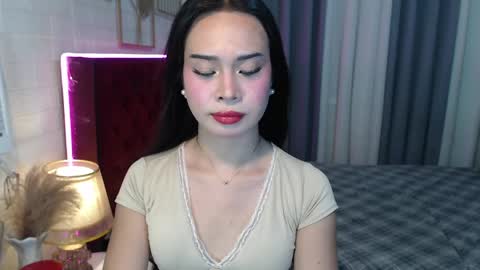Snapshot of hoelymolly chatting on 04/21/26, 01:42 hoelymolly online show from 04/21/26, 01:42