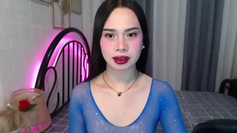 Snapshot of hoelymolly chatting on 06/21/26, 07:05 hoelymolly online show from 06/21/26, 07:05