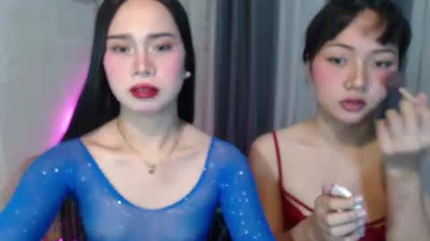 Snapshot of hoelymolly chatting on 06/22/26, 07:00 hoelymolly online show from 06/22/26, 07:00