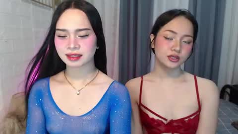 Snapshot of hoelymolly chatting on 06/24/26, 06:51 hoelymolly online show from 06/24/26, 06:51