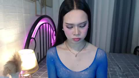 Snapshot of hoelymolly chatting on 07/13/26, 09:50 hoelymolly online show from 07/13/26, 09:50
