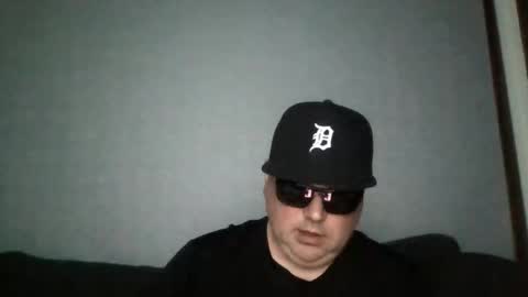 Snapshot of holden_minutz chatting on 04/15/26, 07:59 holden_minutz online show from 04/15/26, 07:59