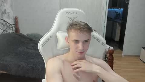 Snapshot of holiday_boys chatting on 09/09/25, 11:37 Extaz  Athrey  Howard online show from 09/09/25, 11:37