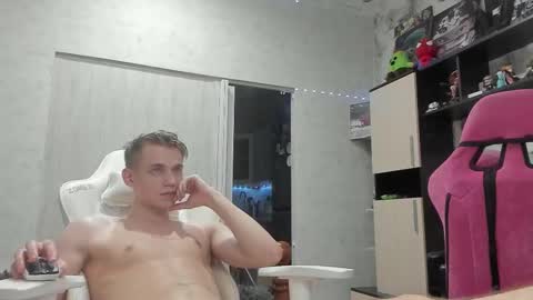 Snapshot of holiday_boys chatting on 09/11/25, 05:57 Extaz  Athrey  Howard online show from 09/11/25, 05:57