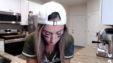 Holi Hurricane online show from 10/31/25, 03:18