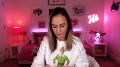 Holi Hurricane online show from 11/16/25, 05:02