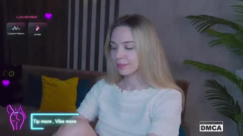 Snapshot of holl1would chatting on 03/03/25, 06:37 My social media links subscribe to support me online show from 03/03/25, 06:37