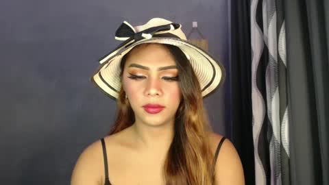 holliescarlet online show from 12/22/24, 03:33