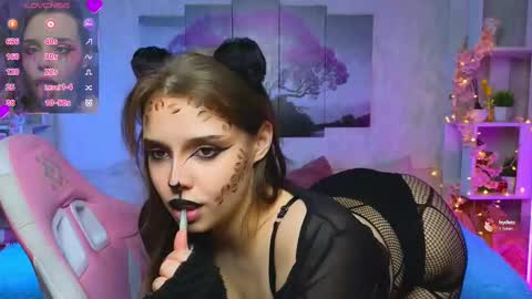 Lux online show from 03/08/25, 06:16