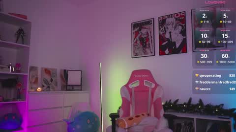 Snapshot of holliwould_ chatting on 12/05/24, 07:17 Holli online show from 12/05/24, 07:17