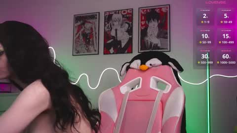 Snapshot of holliwould_ chatting on 02/22/25, 12:05 Holli online show from 02/22/25, 12:05