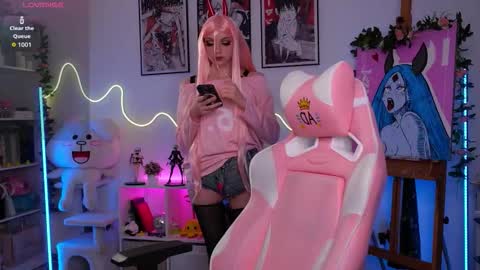 Snapshot of holliwould_ chatting on 09/12/25, 05:57 Holli online show from 09/12/25, 05:57