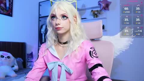 Snapshot of holliwould_ chatting on 05/05/26, 12:13 Holli online show from 05/05/26, 12:13