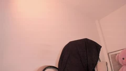 Snapshot of holly_16 chatting on 05/09/26, 10:48 holly_16 online show from 05/09/26, 10:48