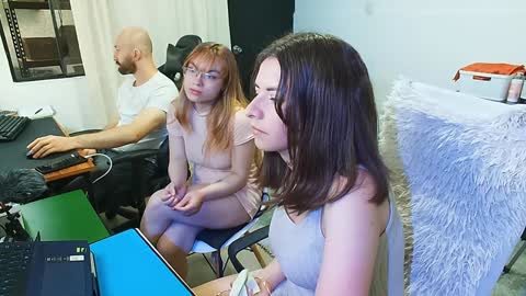 Holly and Honey online show from 12/17/24, 08:54