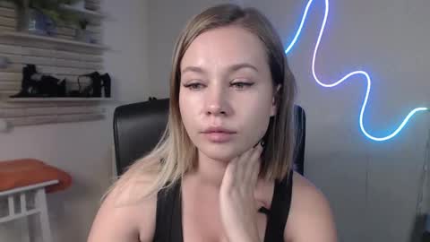 Holly online show from 12/12/24, 01:10