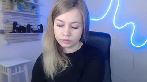 Holly online show from 01/16/25, 03:23