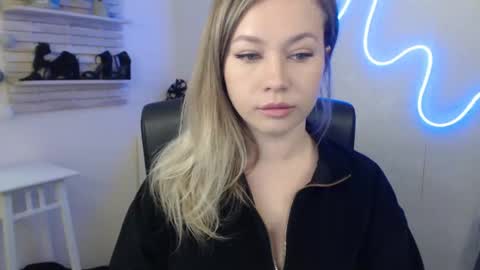 Holly online show from 01/24/25, 04:37