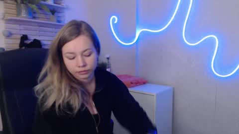 Holly online show from 02/05/25, 03:02