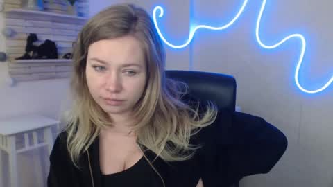 Holly online show from 02/05/25, 06:13