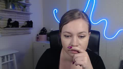 Holly online show from 02/27/25, 06:40