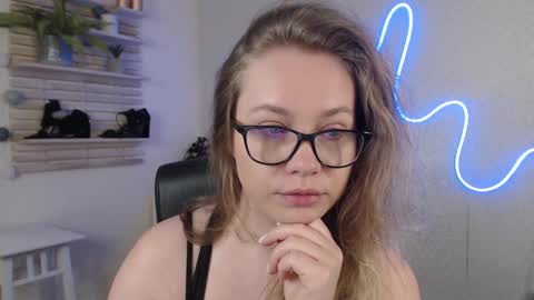 Holly online show from 03/04/25, 04:49