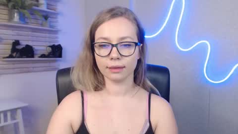 Holly online show from 03/07/25, 04:24