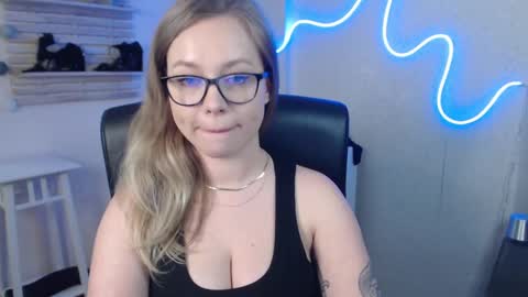 Holly online show from 03/10/25, 06:38