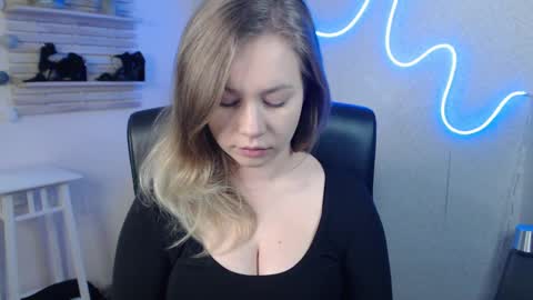 Holly online show from 03/11/25, 12:44