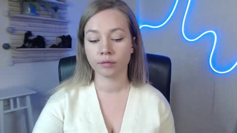 Holly online show from 03/12/25, 03:24