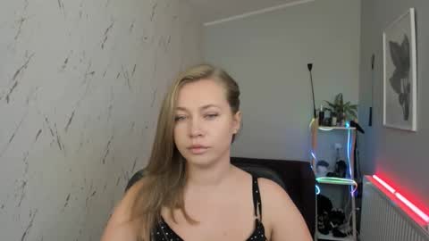 Holly online show from 09/11/25, 04:29