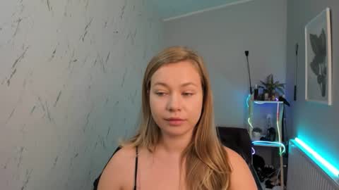 Holly online show from 09/17/25, 06:09