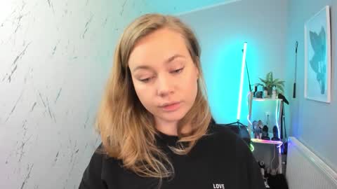 Holly online show from 10/06/25, 05:32