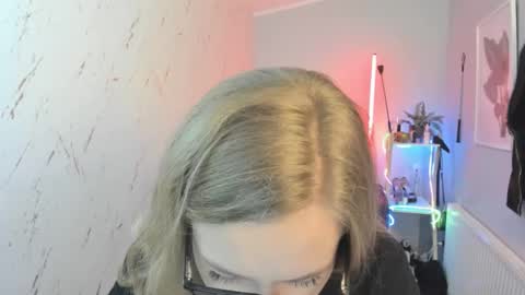 Holly online show from 10/08/25, 05:10