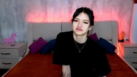 Holly online show from 06/08/26, 02:01